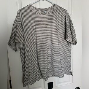 striped Old Navy tee